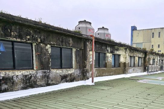 牆壁與鐵皮縫隙防水工程實績,完工後。 牆壁與鐵皮縫隙防水工程實績,完工後。