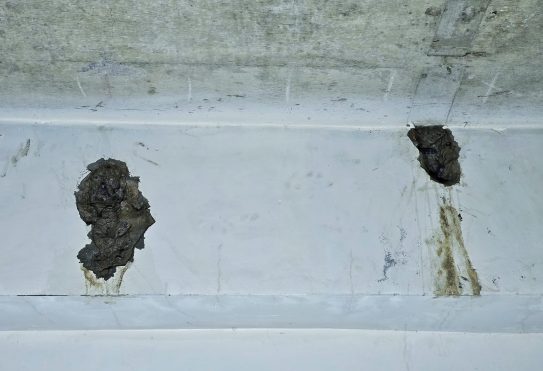 15.heic 辰子名防水,社區牆壁連續壁防水工程實績,施工前。